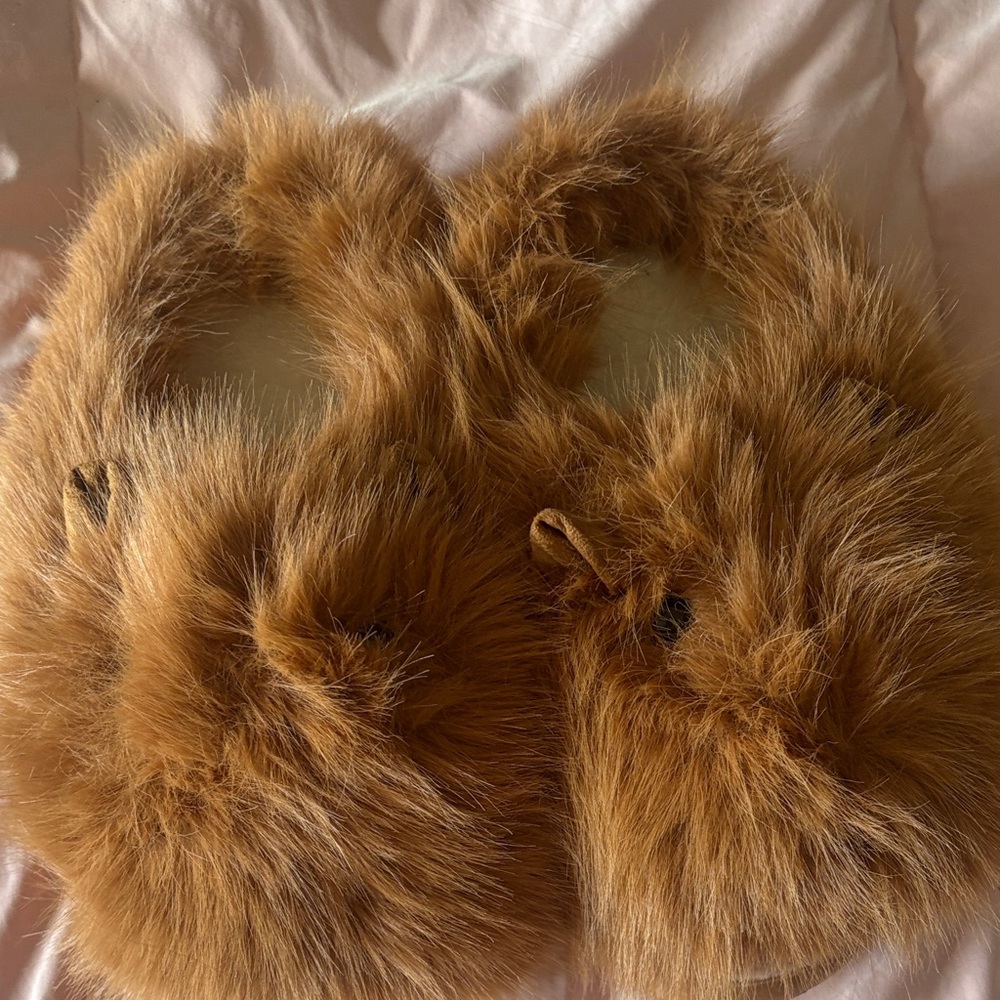 Capybara Slippers - Picture 5 of 5